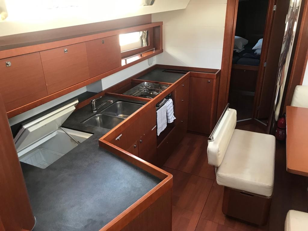 Yacht BENETEAU - Oceanis 45 "Alboran Gin Tonic"