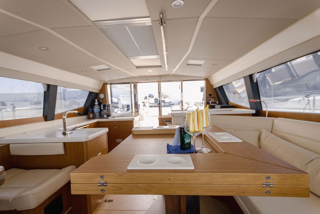 Yacht MOODY - 54 DS "Adventuro"