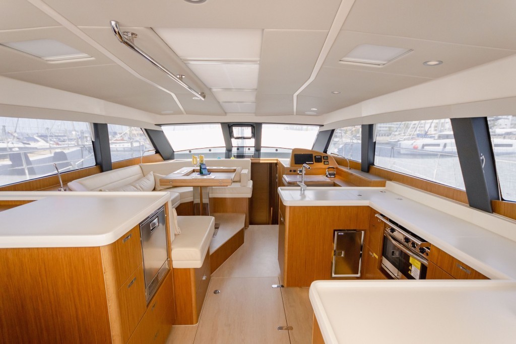 Yacht MOODY - 54 DS "Adventuro"