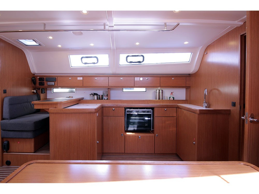 Yacht BAVARIA - Cruiser 51 "Firewall"