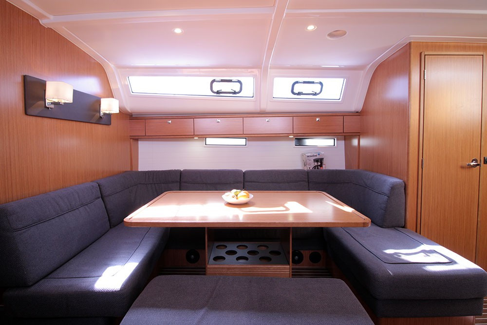Yacht BAVARIA - Cruiser 51 "Firewall"