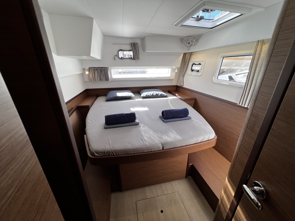 Yacht LAGOON - 42 "Odessa"