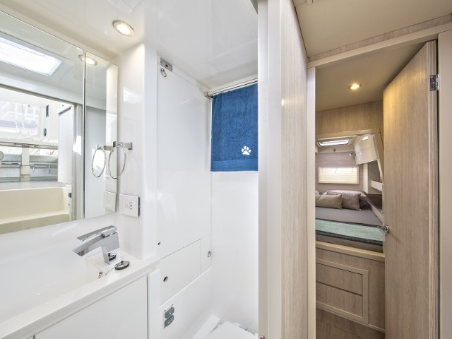 Yacht ROBERTSON AND CAINE - Sunsail 404 - Leopard 40 ""