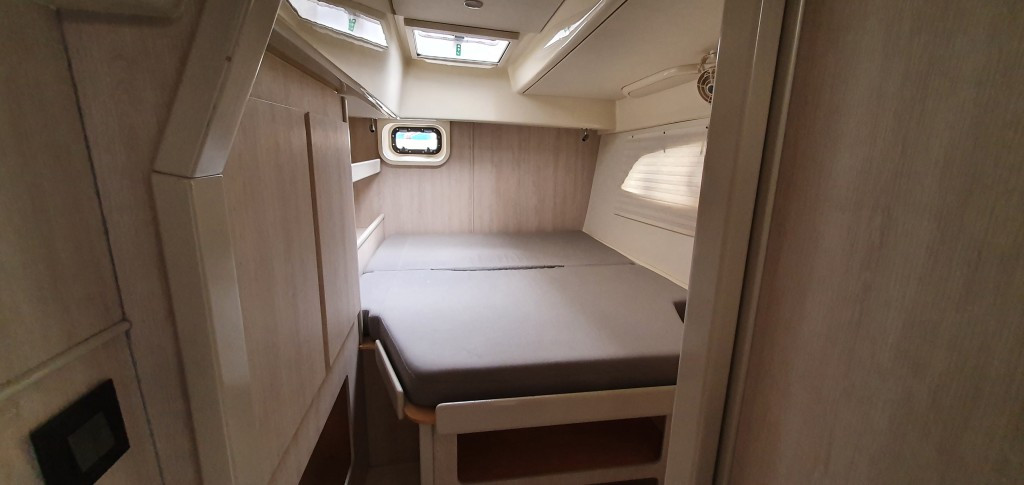 Yacht ROBERTSON AND CAINE - Leopard 44 "La Luna"