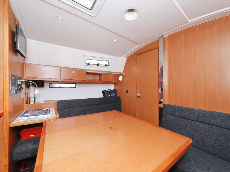 Yacht BAVARIA - Cruiser 36 "Petra M"