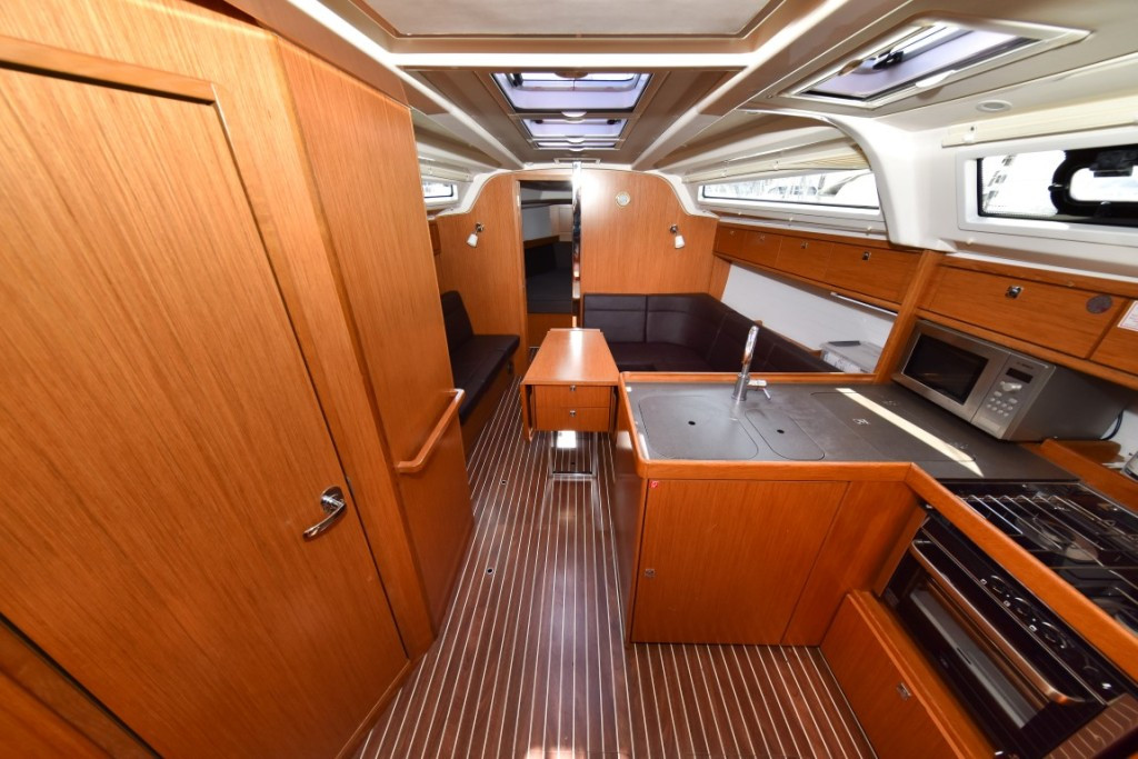 Yacht BAVARIA - Cruiser 37 "Viviana"