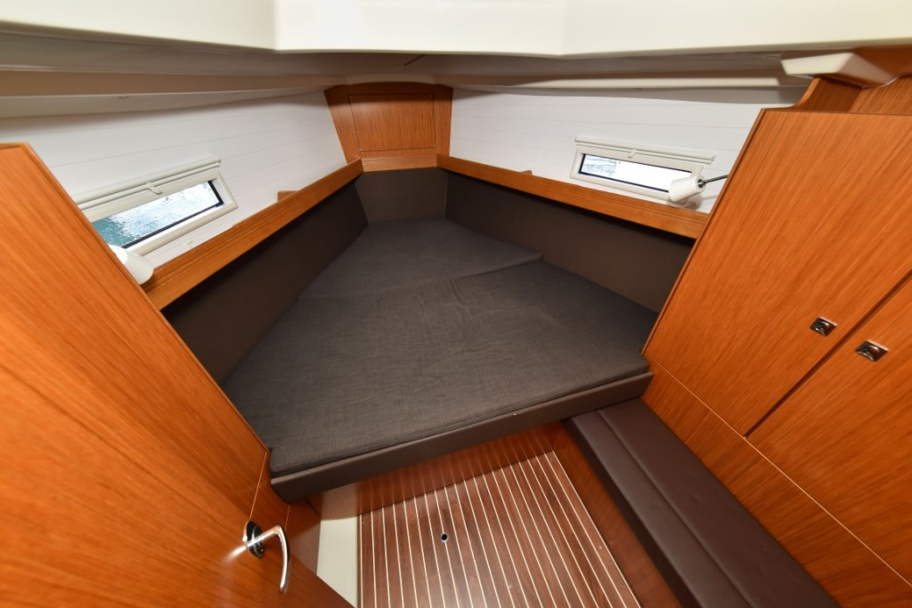 Yacht BAVARIA - Cruiser 37 "Viviana"