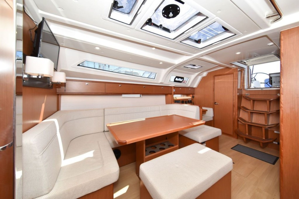 Yacht BAVARIA - Cruiser 41 "Nixie"