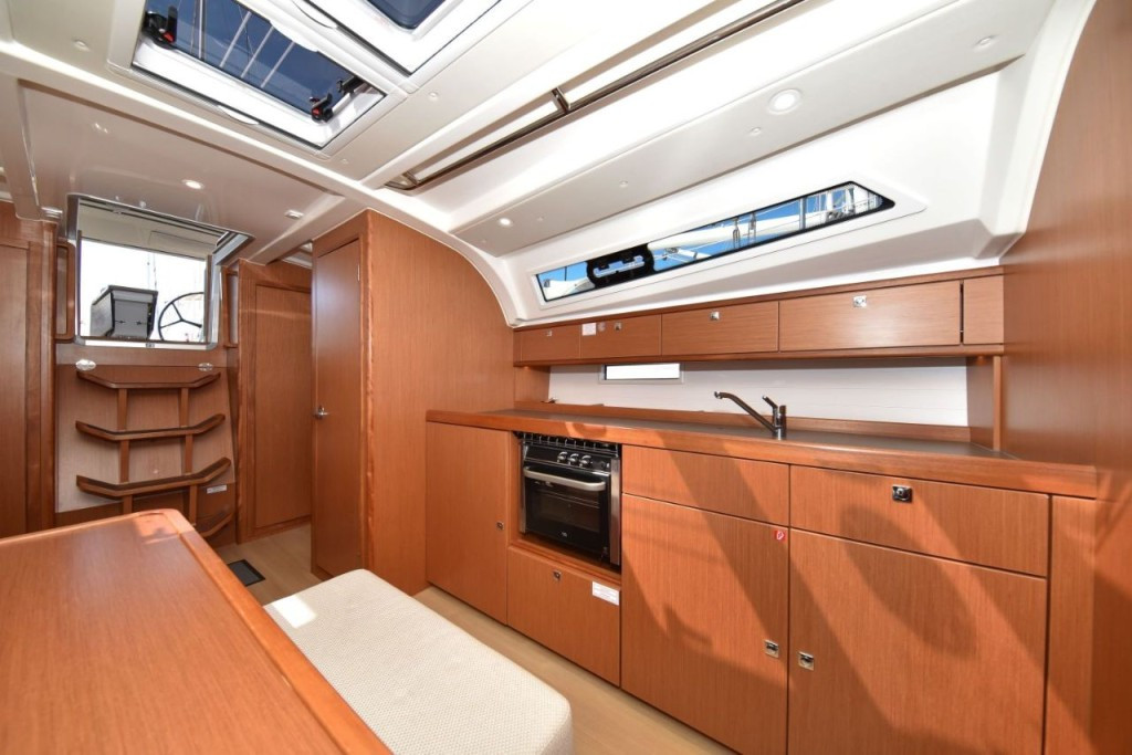Yacht BAVARIA - Cruiser 41 "Nixie"