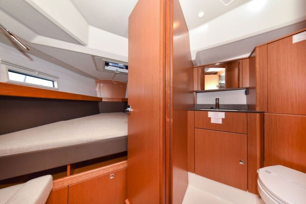 Yacht BAVARIA - Cruiser 41 "Nixie"