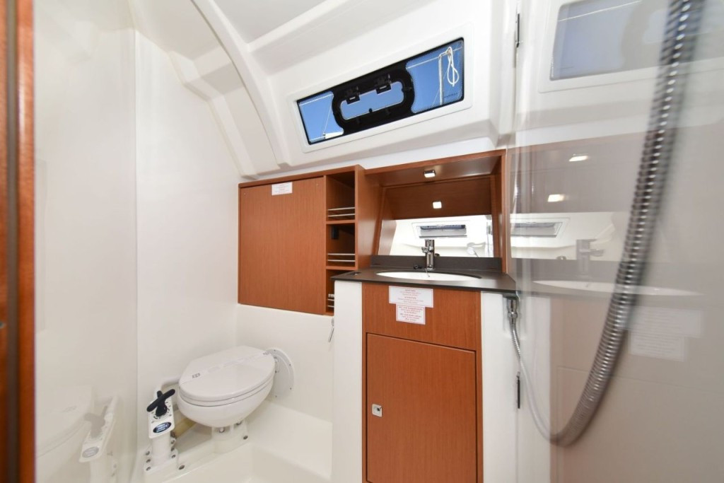 Yacht BAVARIA - Cruiser 41 "Nixie"