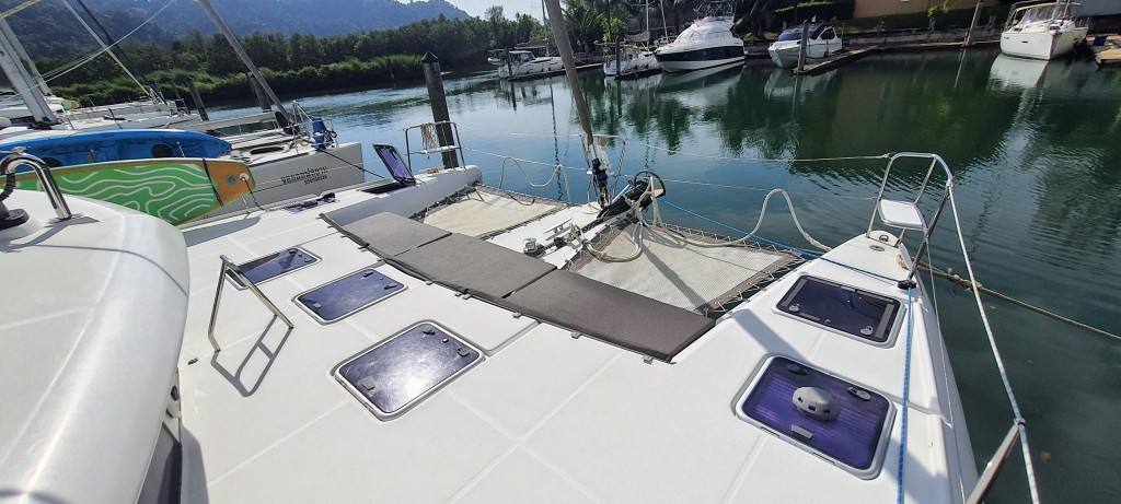 Yacht LAGOON - 421 "Chirouble"