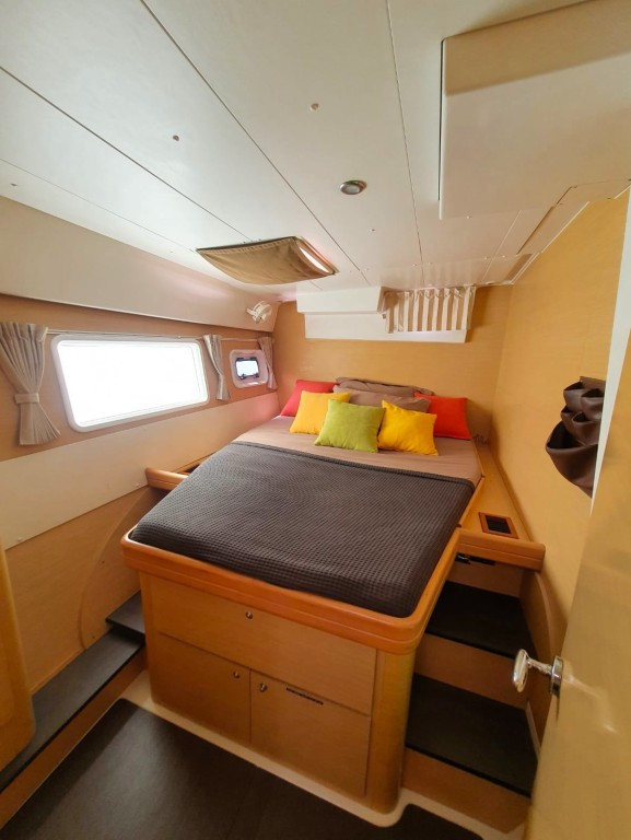 Yacht LAGOON - 421 "Chirouble"