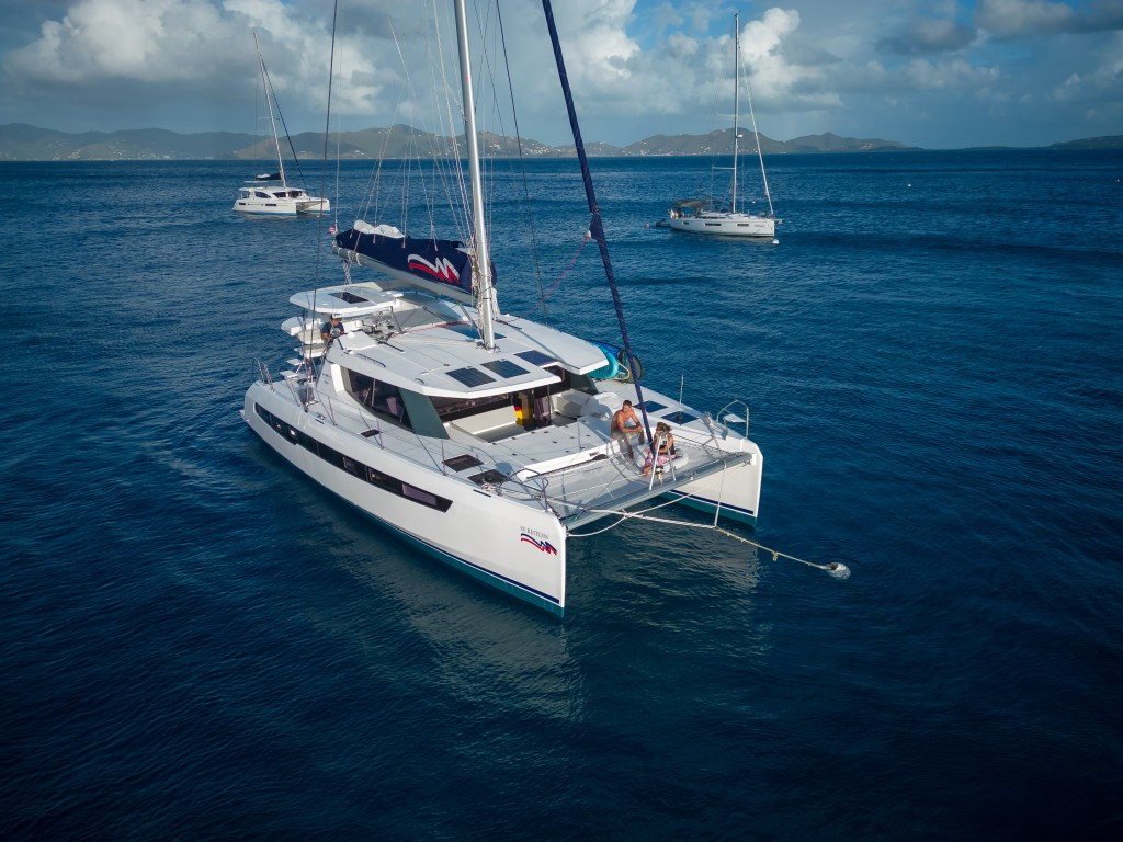 Yacht ROBERTSON AND CAINE - Moorings 4500 L  ""
