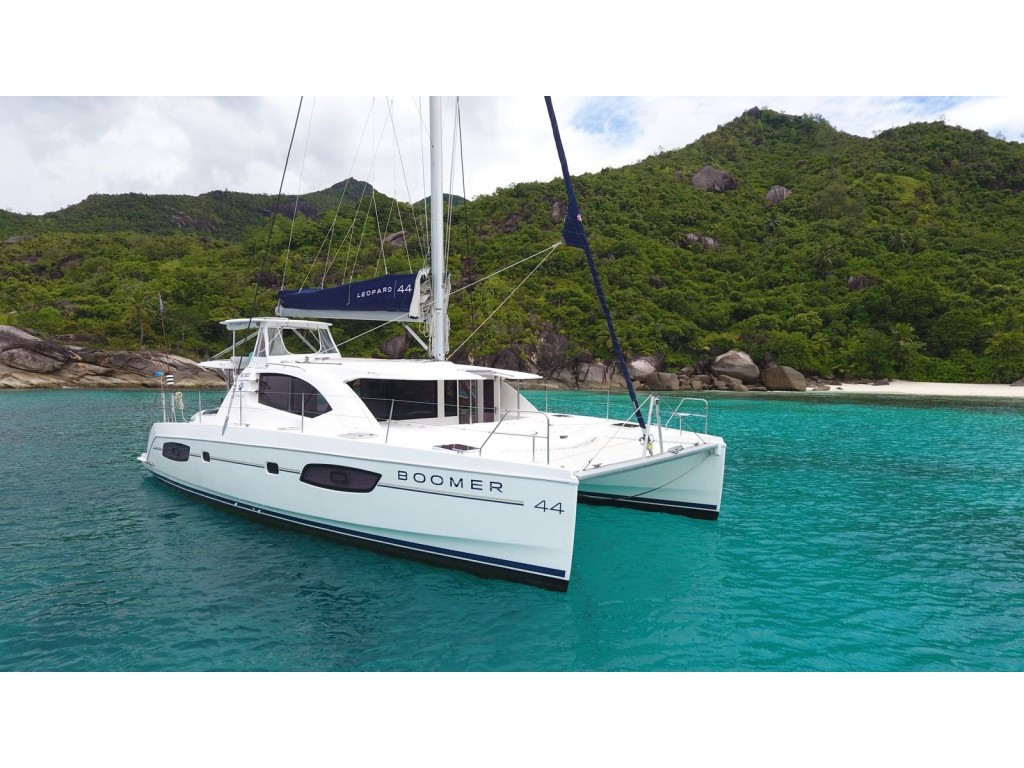 Yacht ROBERTSON AND CAINE - Leopard 44 "Boomer"