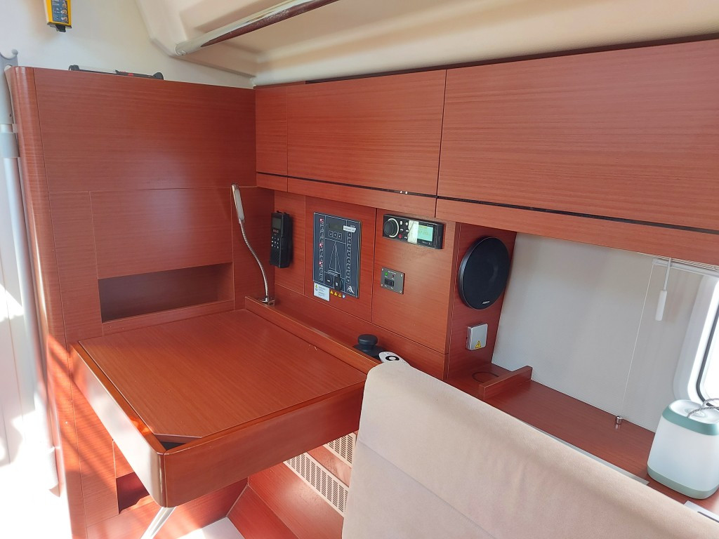 Yacht HANSE - 418 "Themisto"