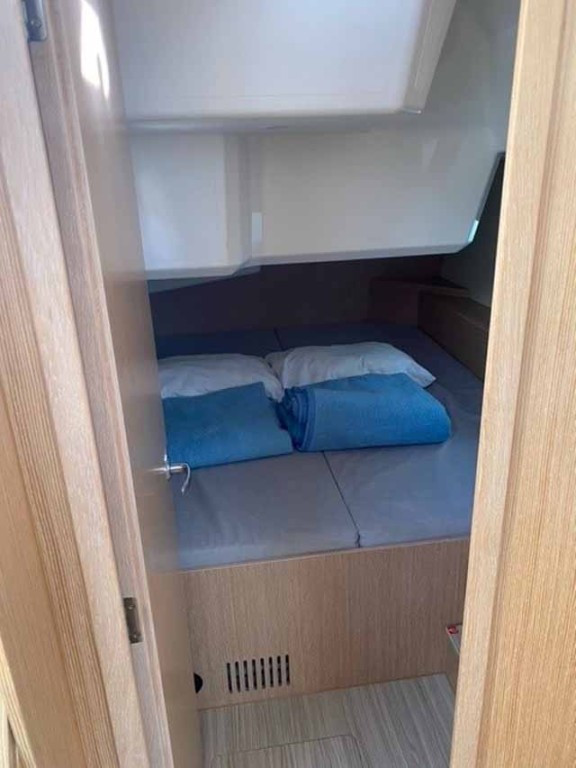 Yacht BAVARIA - C42 "Sideways"