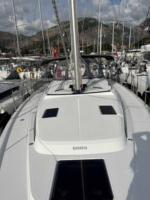 Yacht BAVARIA - C42 "Nava"