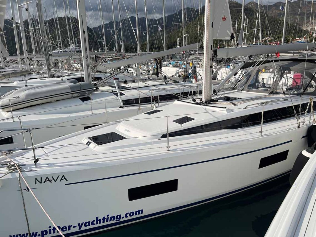 Yacht BAVARIA - C42 "Nava"