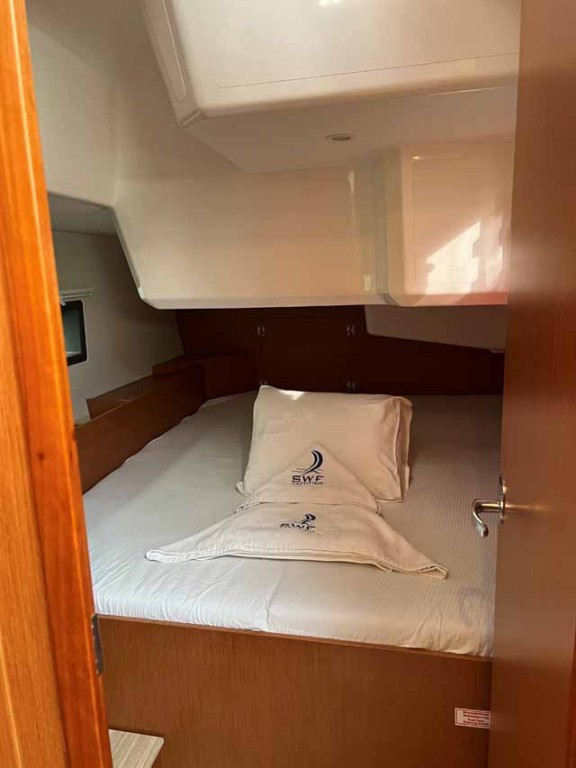 Yacht BAVARIA - C42 "Nava"