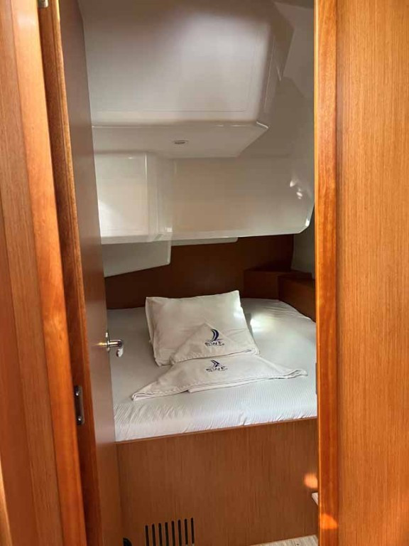 Yacht BAVARIA - C42 "Nava"