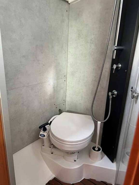 Yacht BAVARIA - C42 "Nava"