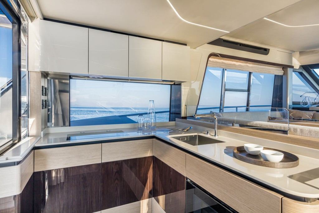 Yacht ABSOLUTE - Absolute 47 Fly "Riaz Tahia"