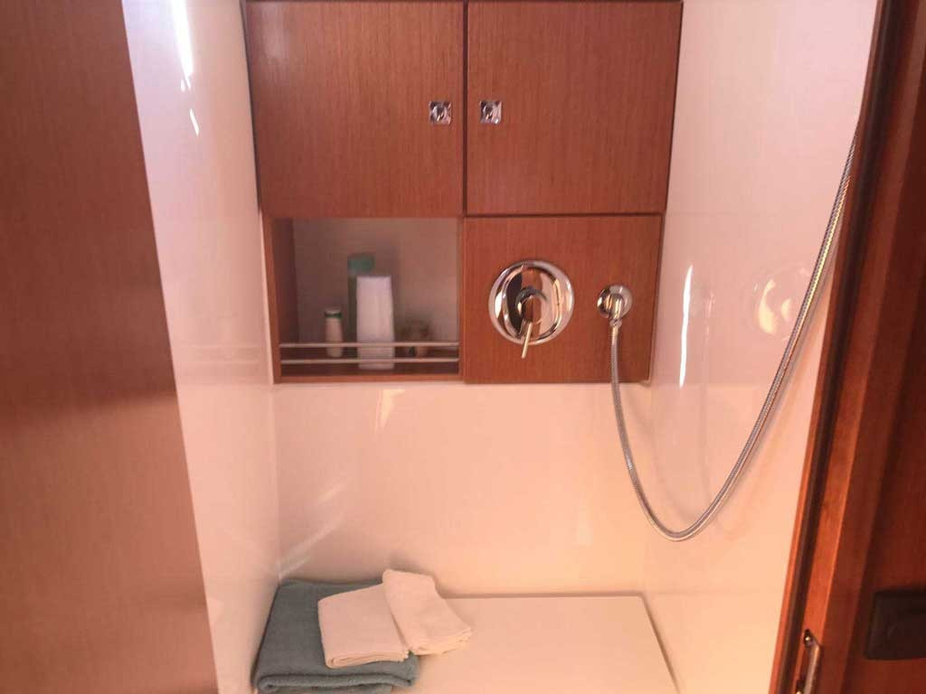 Yacht BAVARIA - Cruiser 46 "Monsieur"