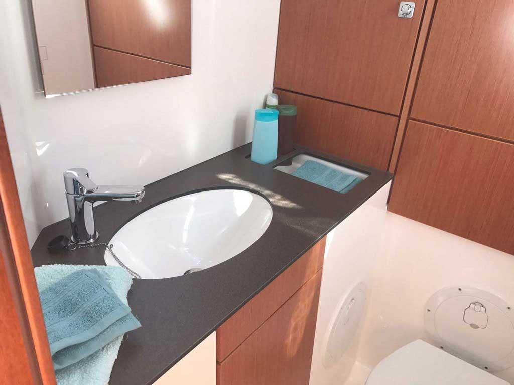 Yacht BAVARIA - Cruiser 46 "Monsieur"