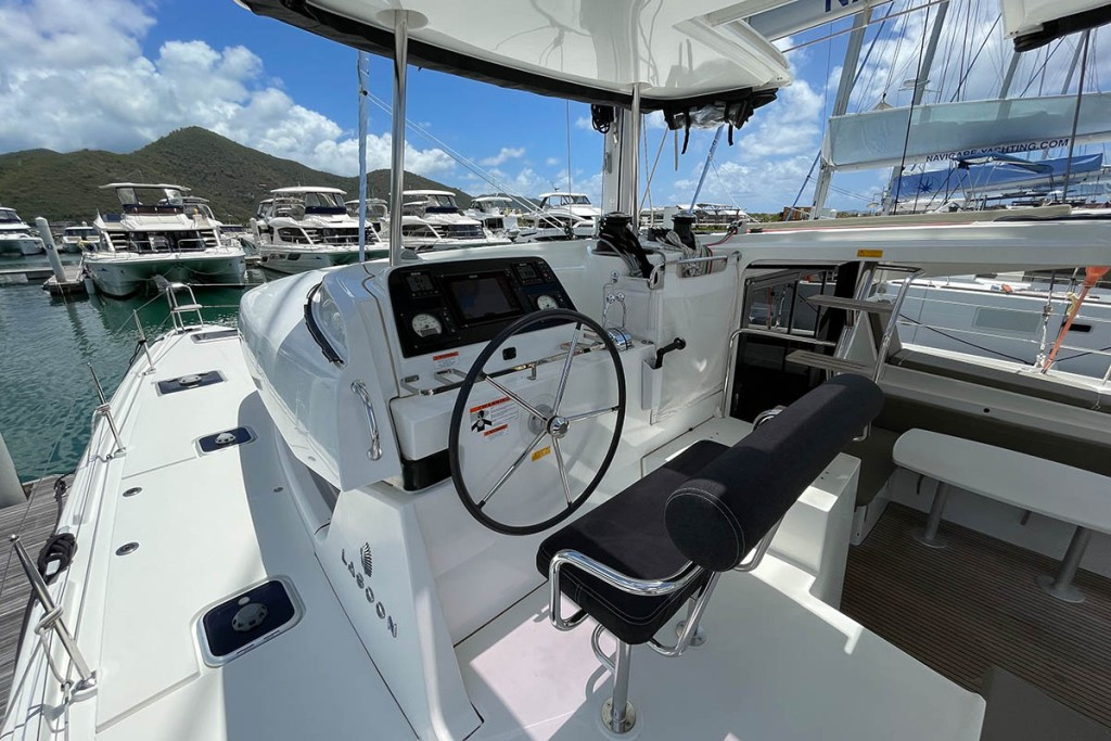 Yacht LAGOON - 42 "Moana"