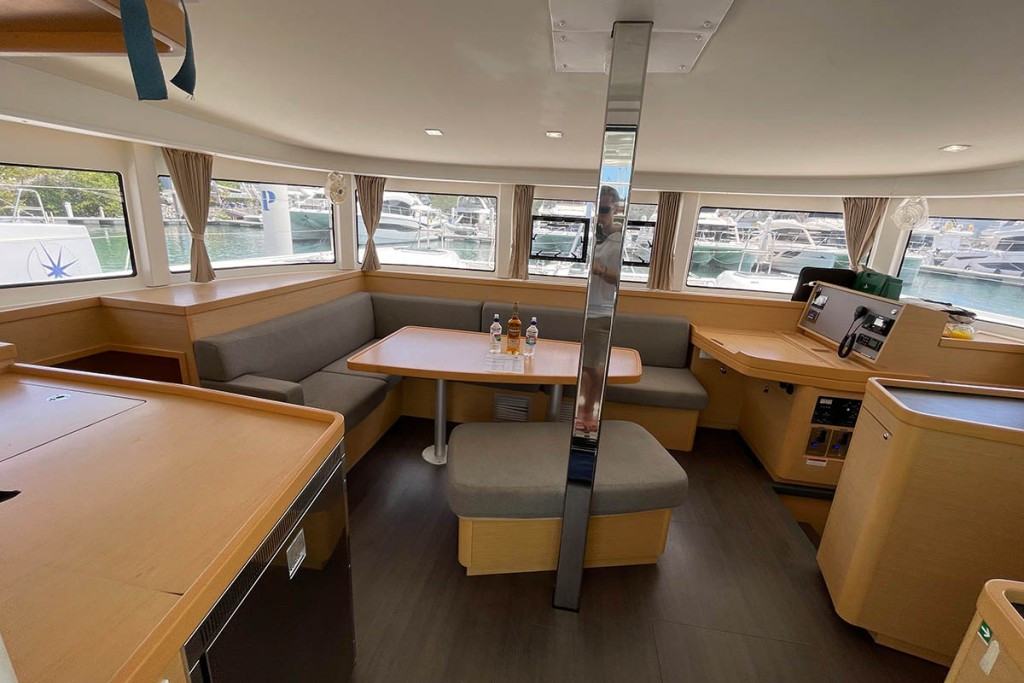 Yacht LAGOON - 42 "Moana"