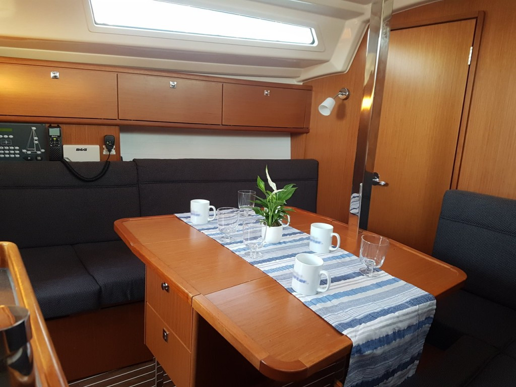 Yacht BAVARIA - Cruiser 34 "Theia"