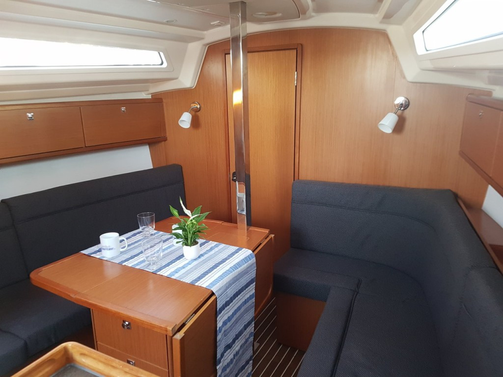 Yacht BAVARIA - Cruiser 34 "Theia"