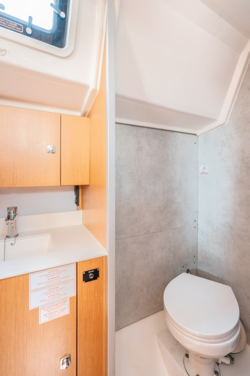 Yacht BAVARIA - C42 "Avra"