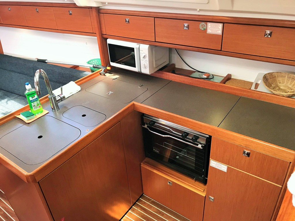 Yacht BAVARIA - Cruiser 34 "Kosjenka"