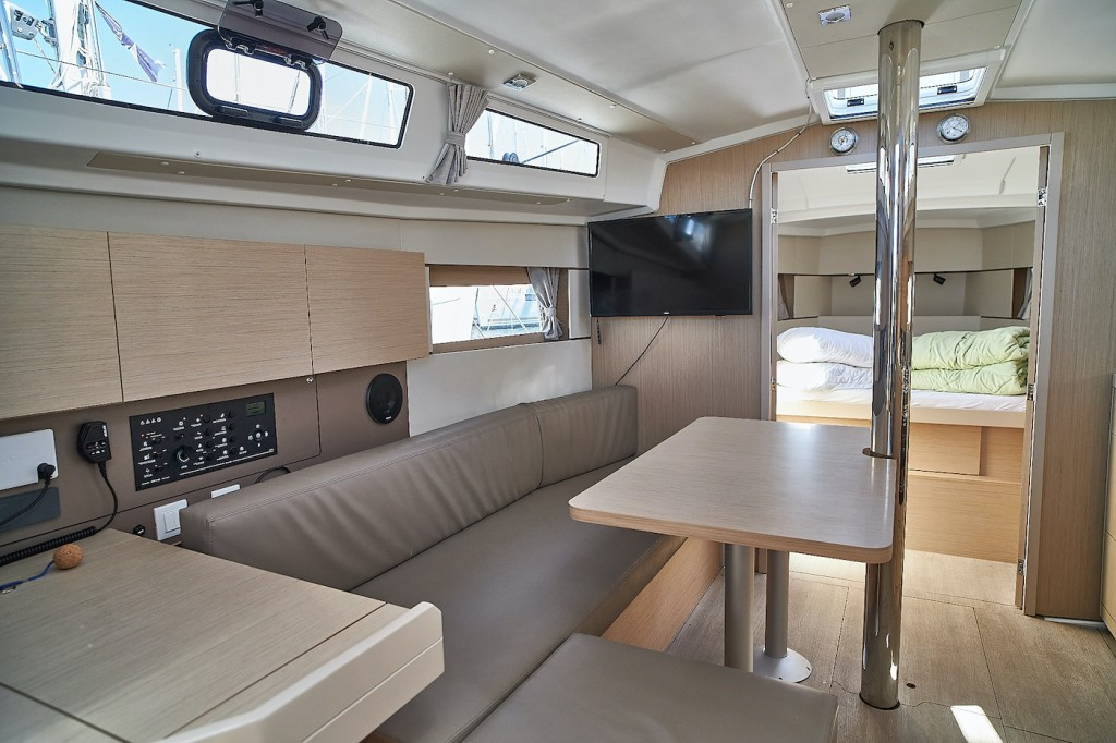 Yacht BENETEAU - Oceanis 38.1 "La Rose"