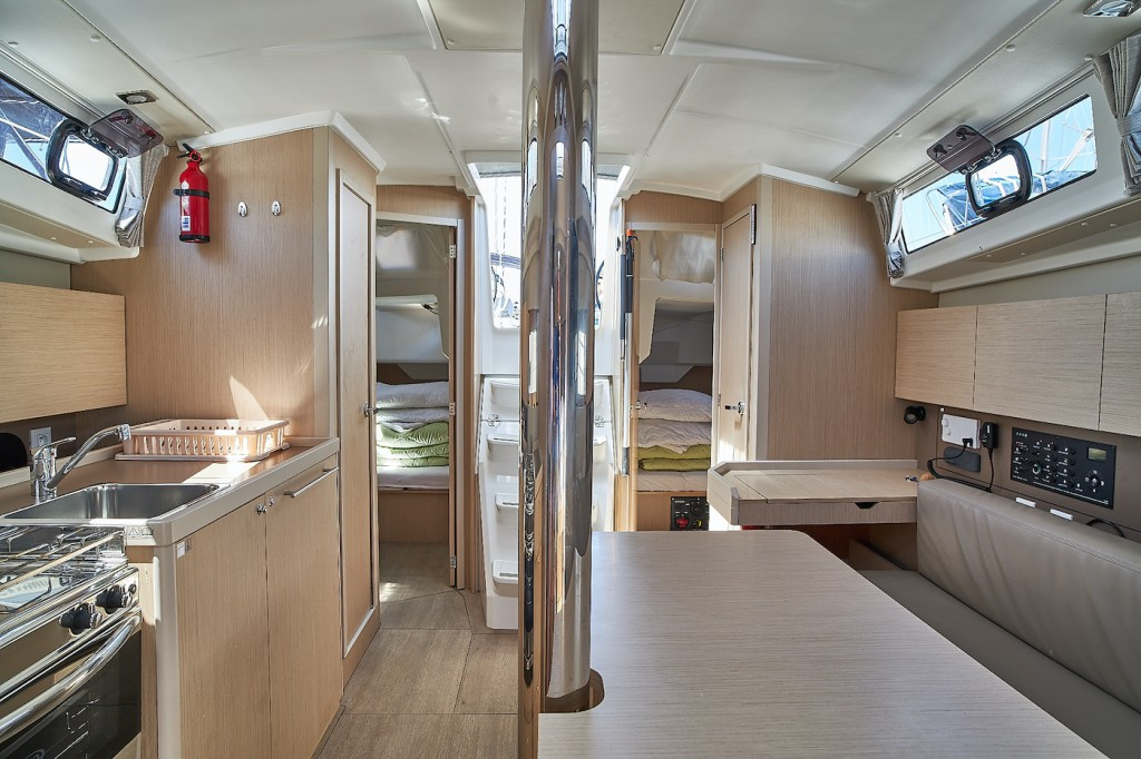Yacht BENETEAU - Oceanis 38.1 "La Rose"