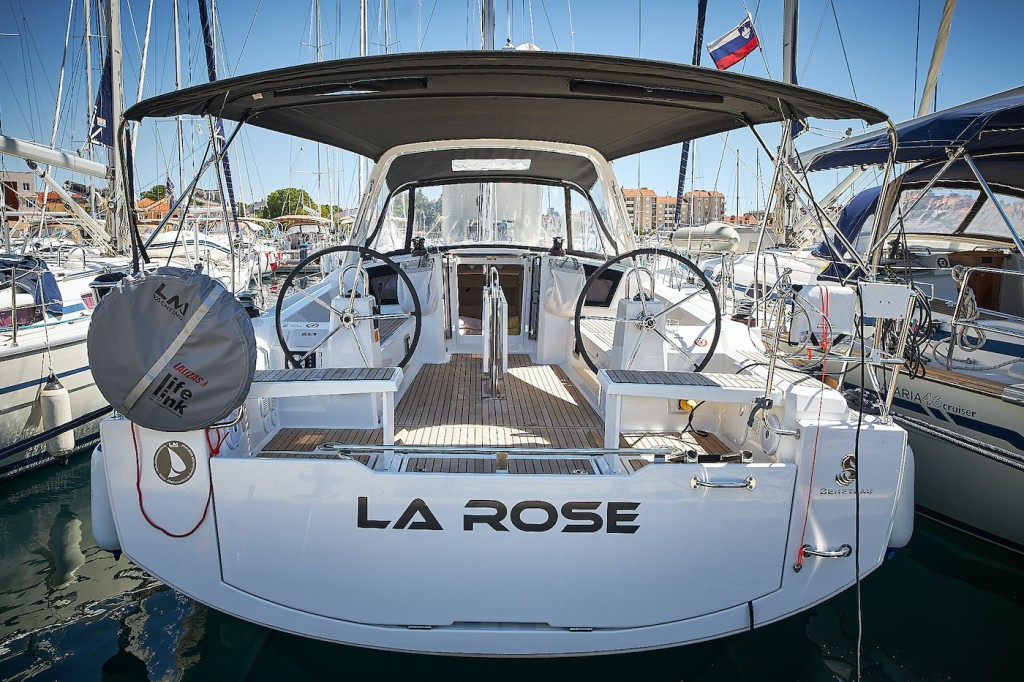 Yacht BENETEAU - Oceanis 38.1 "La Rose"