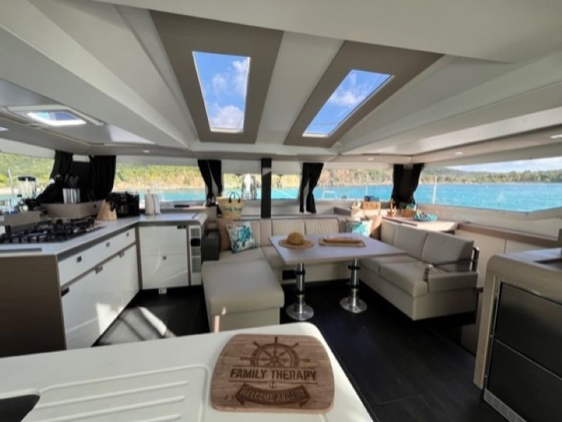Yacht FOUNTAINE PAJOT - Elba 45 "Family Therapy"