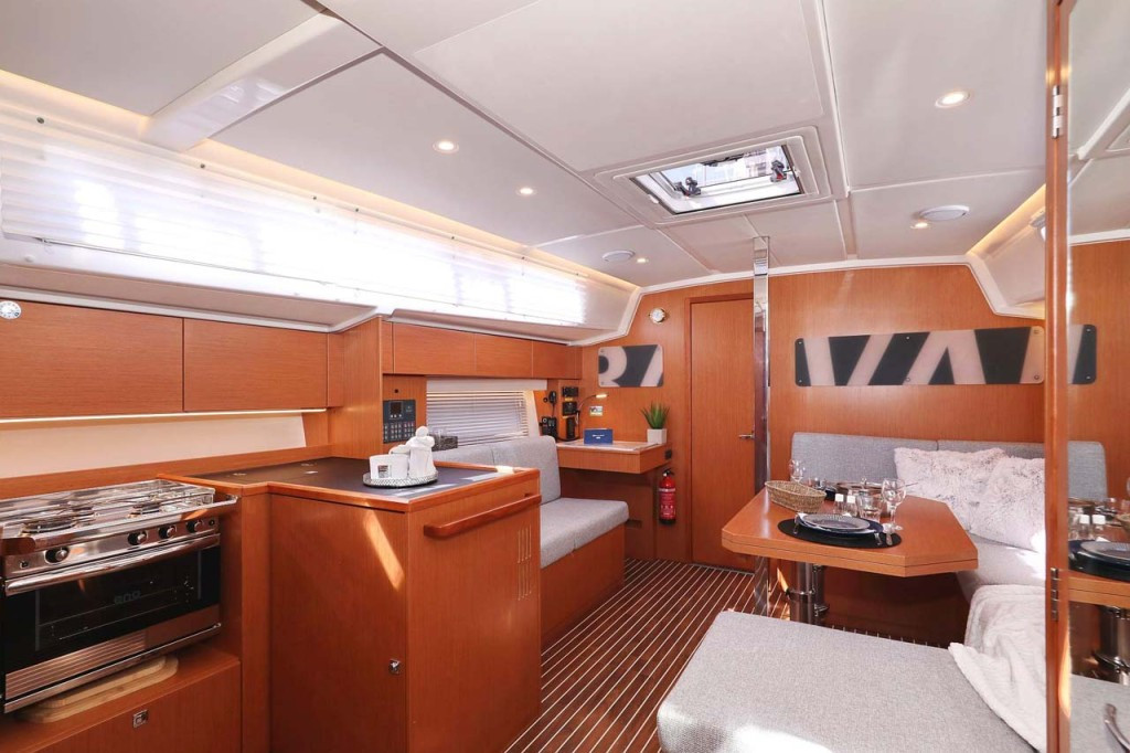 Yacht BAVARIA - C42 Style "Antares"