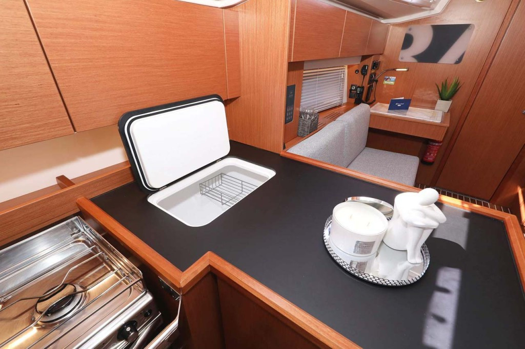 Yacht BAVARIA - C42 Style "Antares"