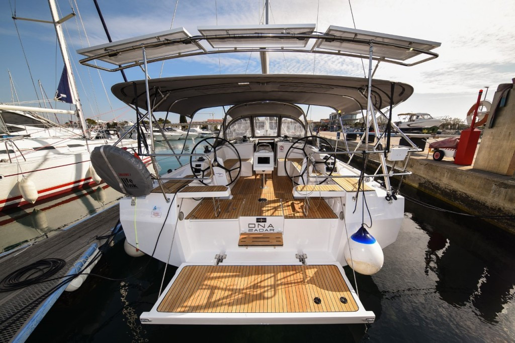 Yacht BAVARIA - C42 "Dna"