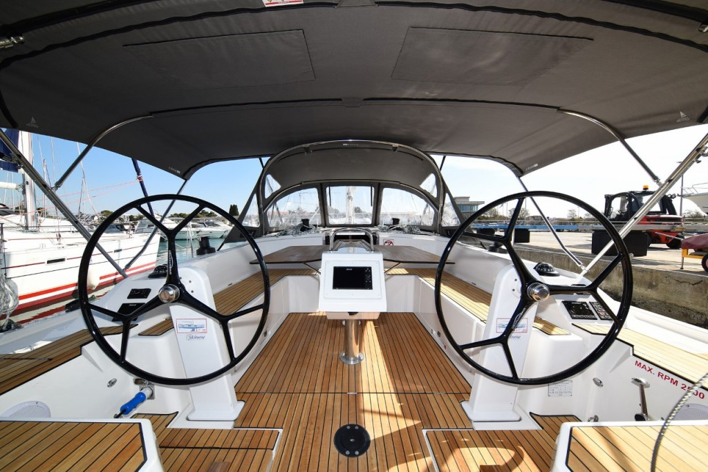 Yacht BAVARIA - C42 "Dna"