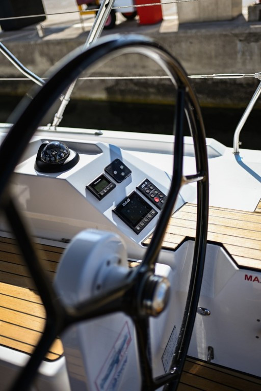 Yacht BAVARIA - C42 "Dna"