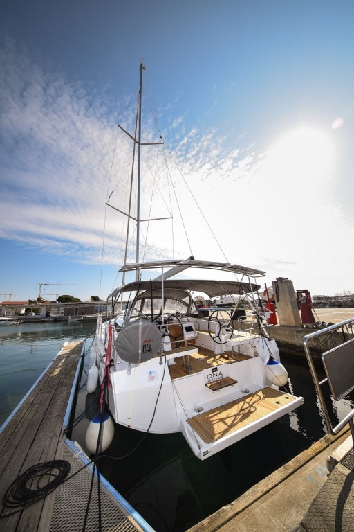 Yacht BAVARIA - C42 "Dna"