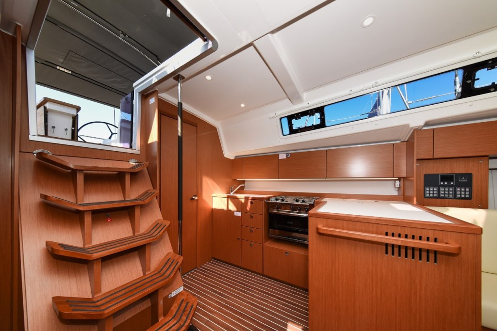 Yacht BAVARIA - C42 "Dna"