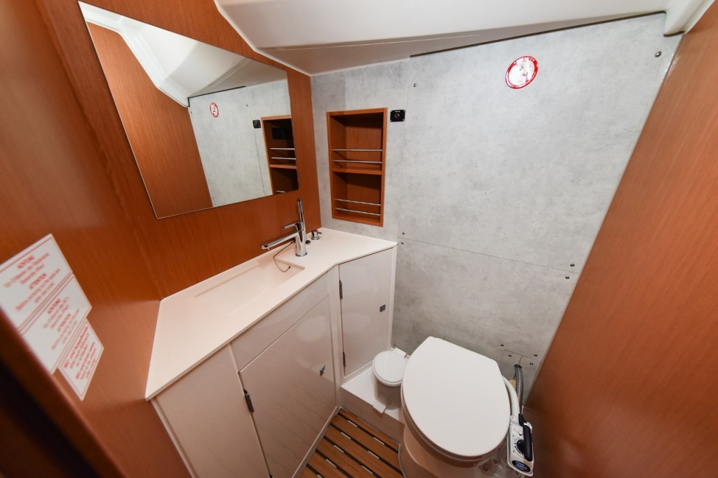 Yacht BAVARIA - C42 "Dna"