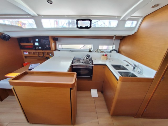 Yacht JEANNEAU - Sun Odyssey 440 "Holiday Kiss"