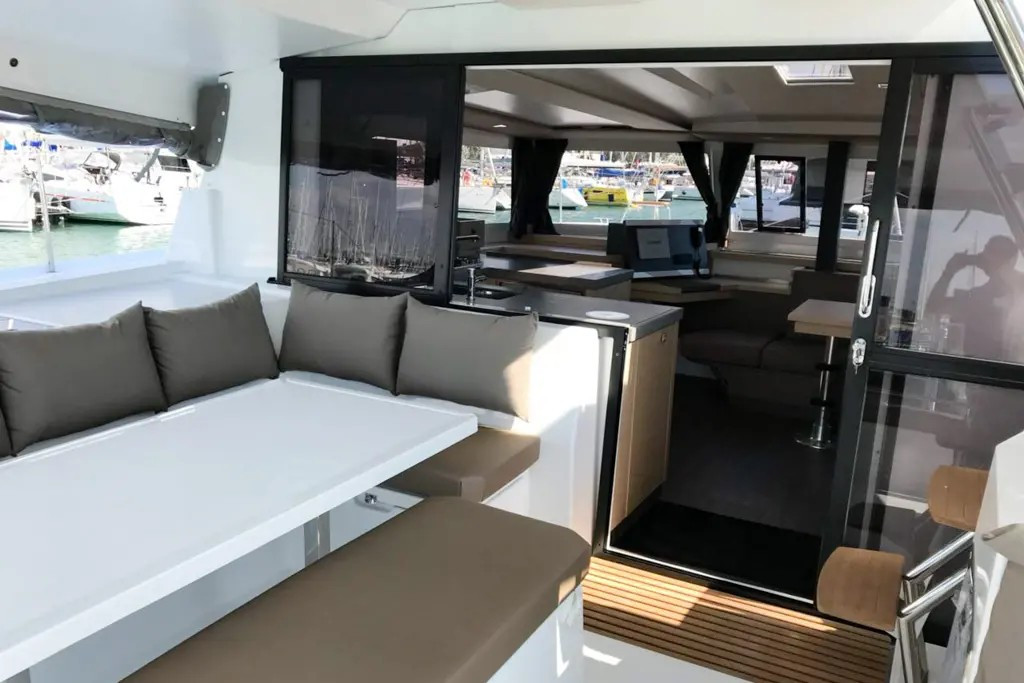 Yacht FOUNTAINE PAJOT - Astrea 42 "Wave"