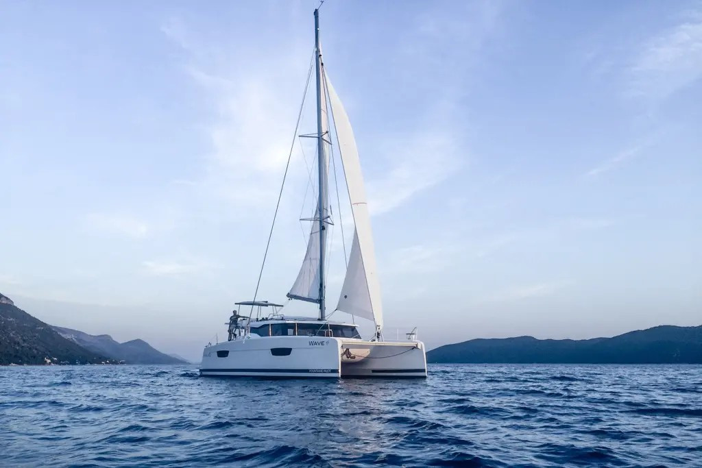 Yacht FOUNTAINE PAJOT - Astrea 42 "Wave"